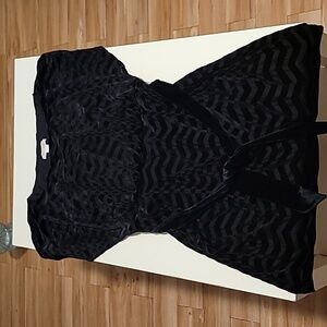 Elegant Black Chevron Dress With Velvet.